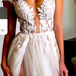 Never Worn Wedding Dress